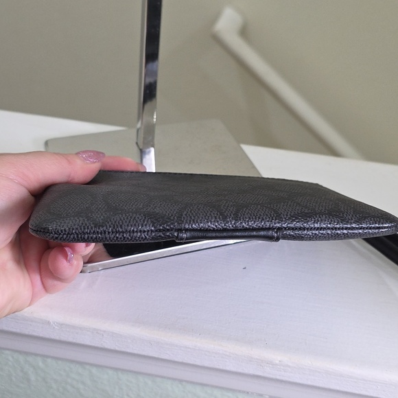 COACH Corner Zip Wristlet Signature Canvas With Stripe Black/Grey/Gunmetal NWOT - Picture 7 of 14